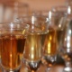 Não misturar bebidas previne a ressaca? Conheça mitos e verdades sobre o tema