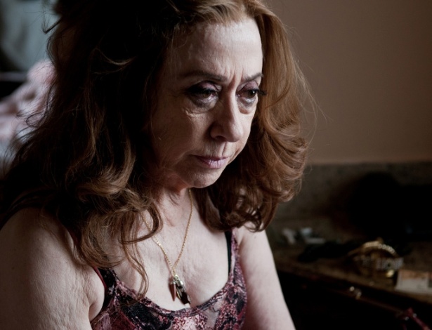 Cena de "A Dama do Estácio", de Eduardo Ades, sobre uma velha prostituta (Fernanda Montenegro) que fica obcecada com a ideia de que vai morrer - Divulgação