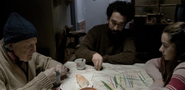 Em "La Demora", o diretor mexicano Rodrigo Plá adota as essências do cinema típico de Montevidéu/Uruguai. Na história, o pai, com Alzheimer, lida com uma mulher incapaz de aguentar o peso da própria vida. - Divulgação